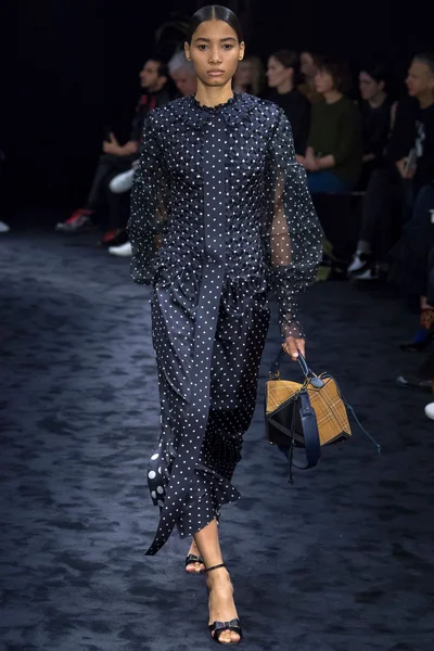 Look 16